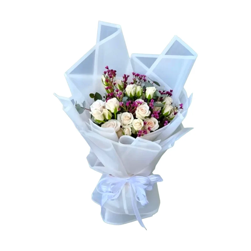 باقة زهور طبيعية بالأوراق البنفسجية